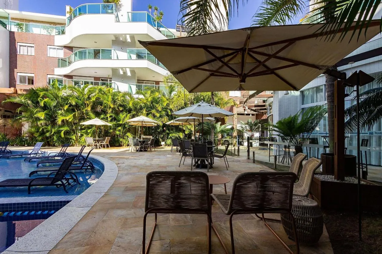 Boulevard 218D - Excelente Apartamento Em Condominio De Luxo No Centro De Bombinhas - Piscina - Jacuzzi - Academia - Portaria 24H.