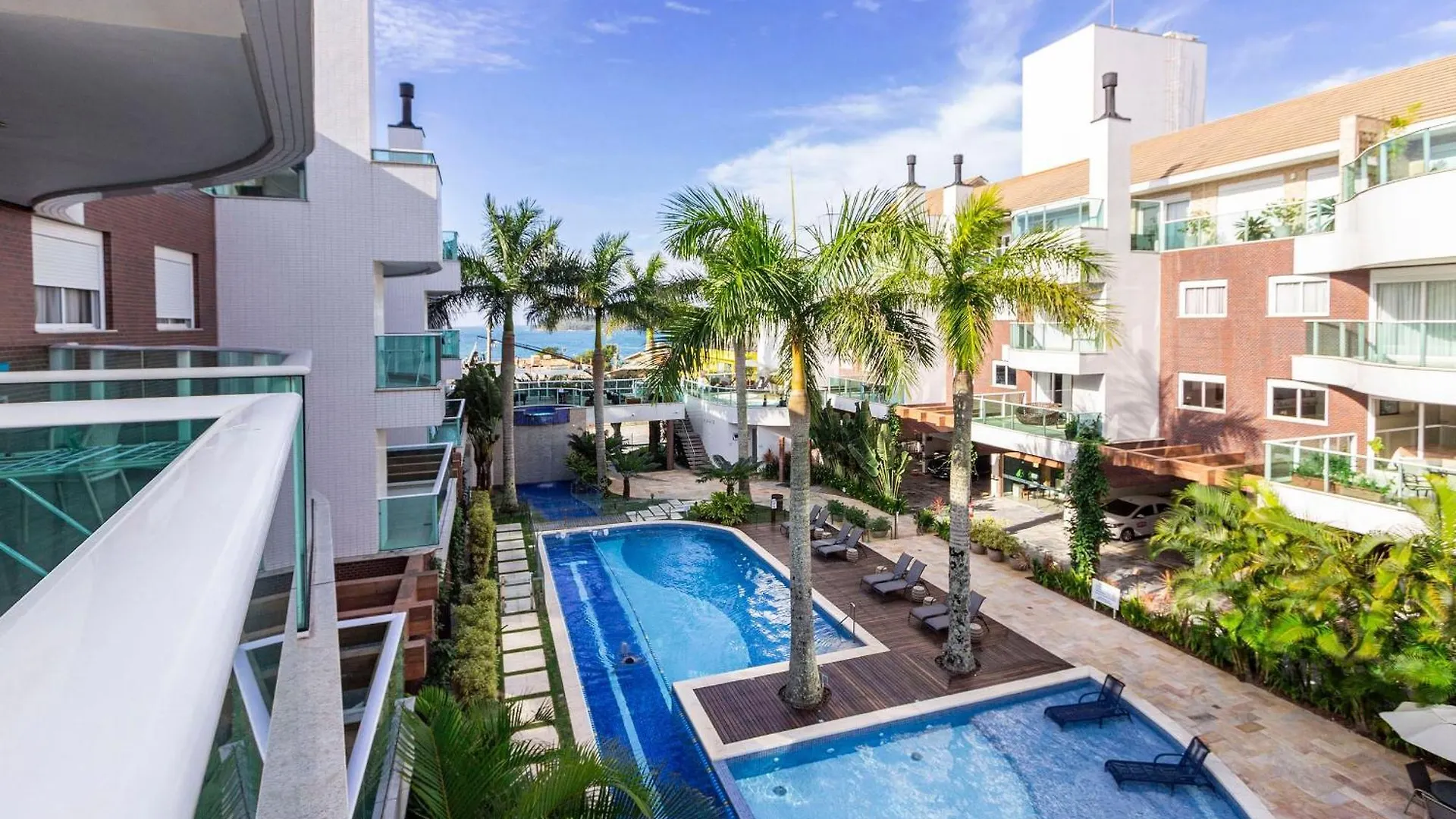 Boulevard 218D - Excelente Apartamento Em Condominio De Luxo No Centro De Bombinhas - Piscina - Jacuzzi - Academia - Portaria 24H.