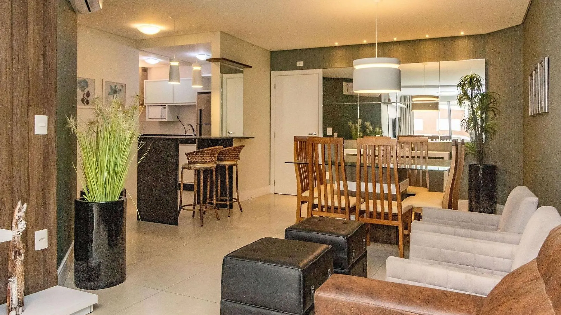 Boulevard 218D - Excelente Apartamento Em Condominio De Luxo No Centro De Bombinhas - Piscina - Jacuzzi - Academia - Portaria 24H.