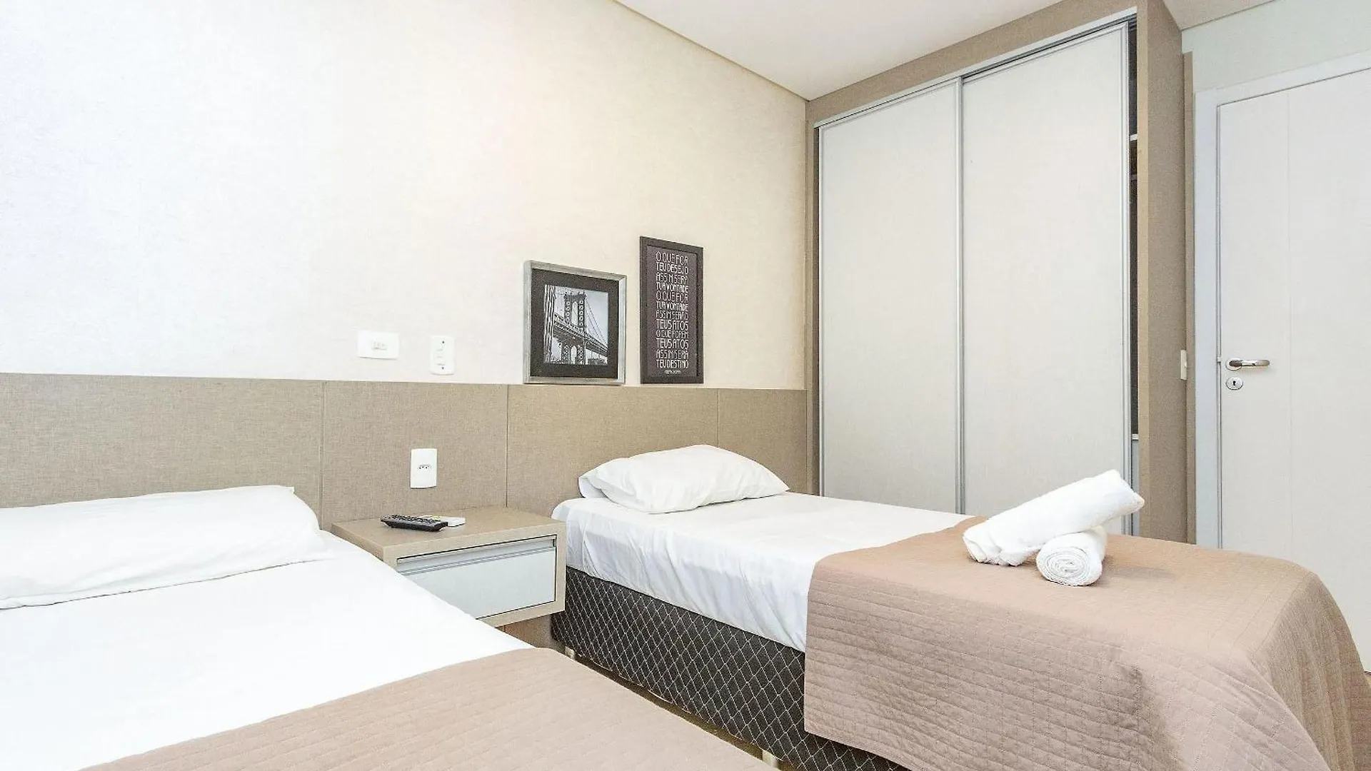 Boulevard 218D - Excelente Apartamento Em Condominio De Luxo No Centro De Bombinhas - Piscina - Jacuzzi - Academia - Portaria 24H.