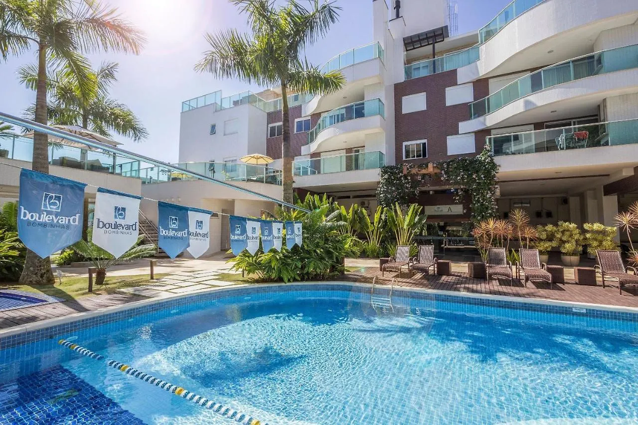 Boulevard Bombinhas: Beachfront Luxury with Pool, Jacuzzi & 24/7 Security
