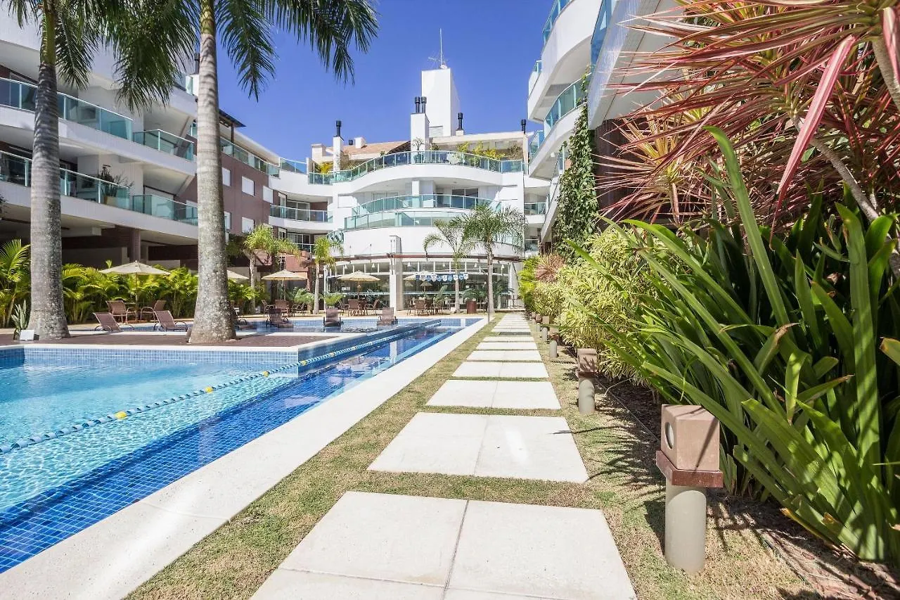Boulevard Bombinhas: Beachfront Luxury with Pool, Jacuzzi & 24/7 Security Apartment