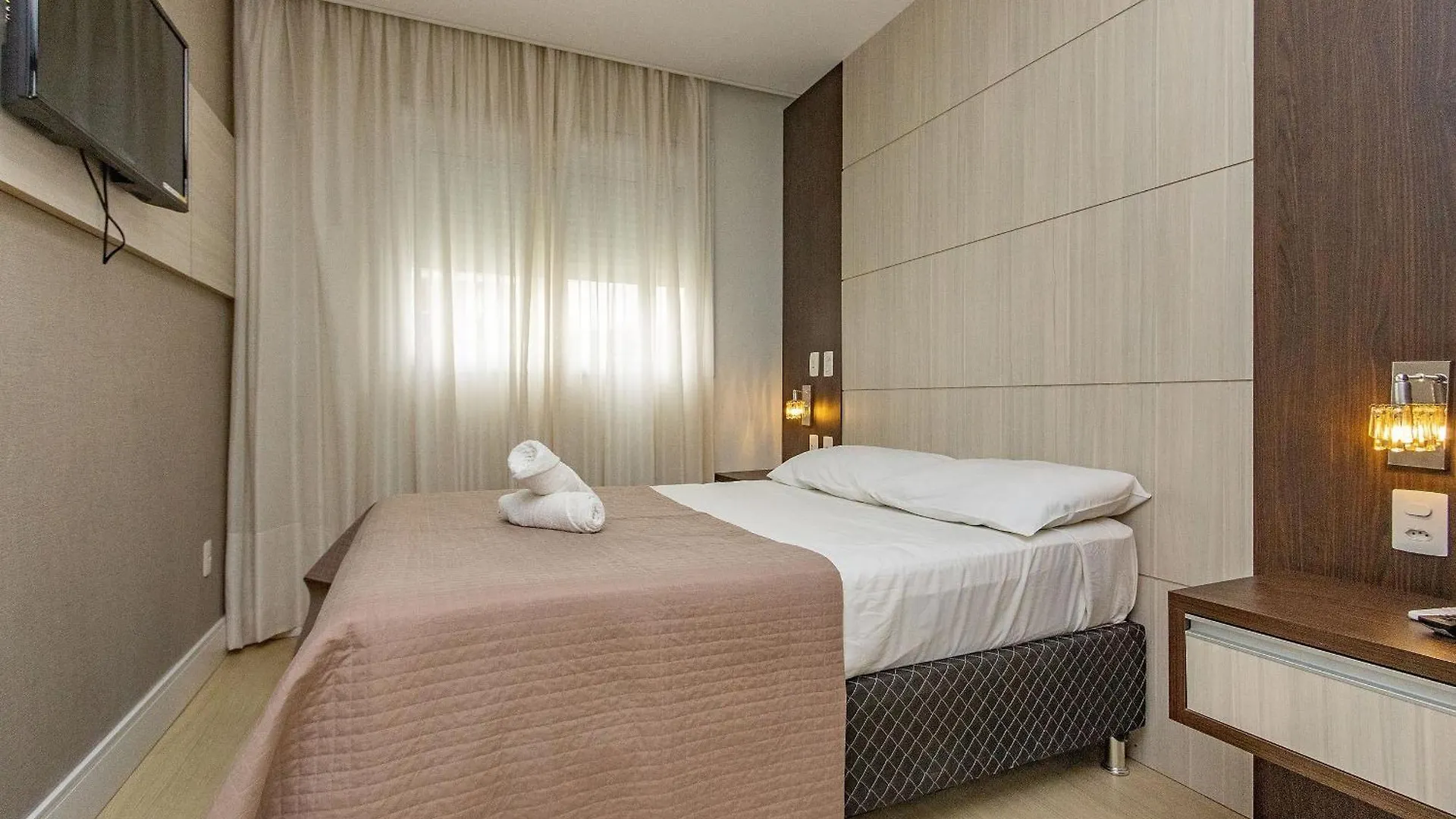 Boulevard Bombinhas: Beachfront Luxury with Pool, Jacuzzi & 24/7 Security Apartment Bombinhas