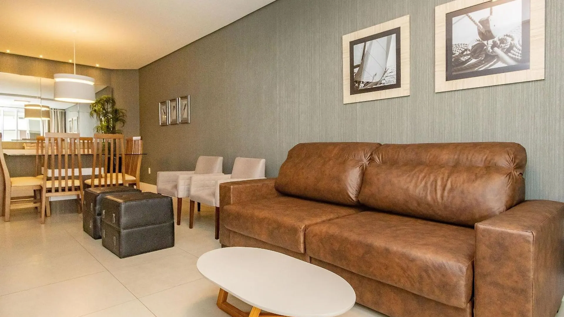 Boulevard Bombinhas: Beachfront Luxury with Pool, Jacuzzi & 24/7 Security