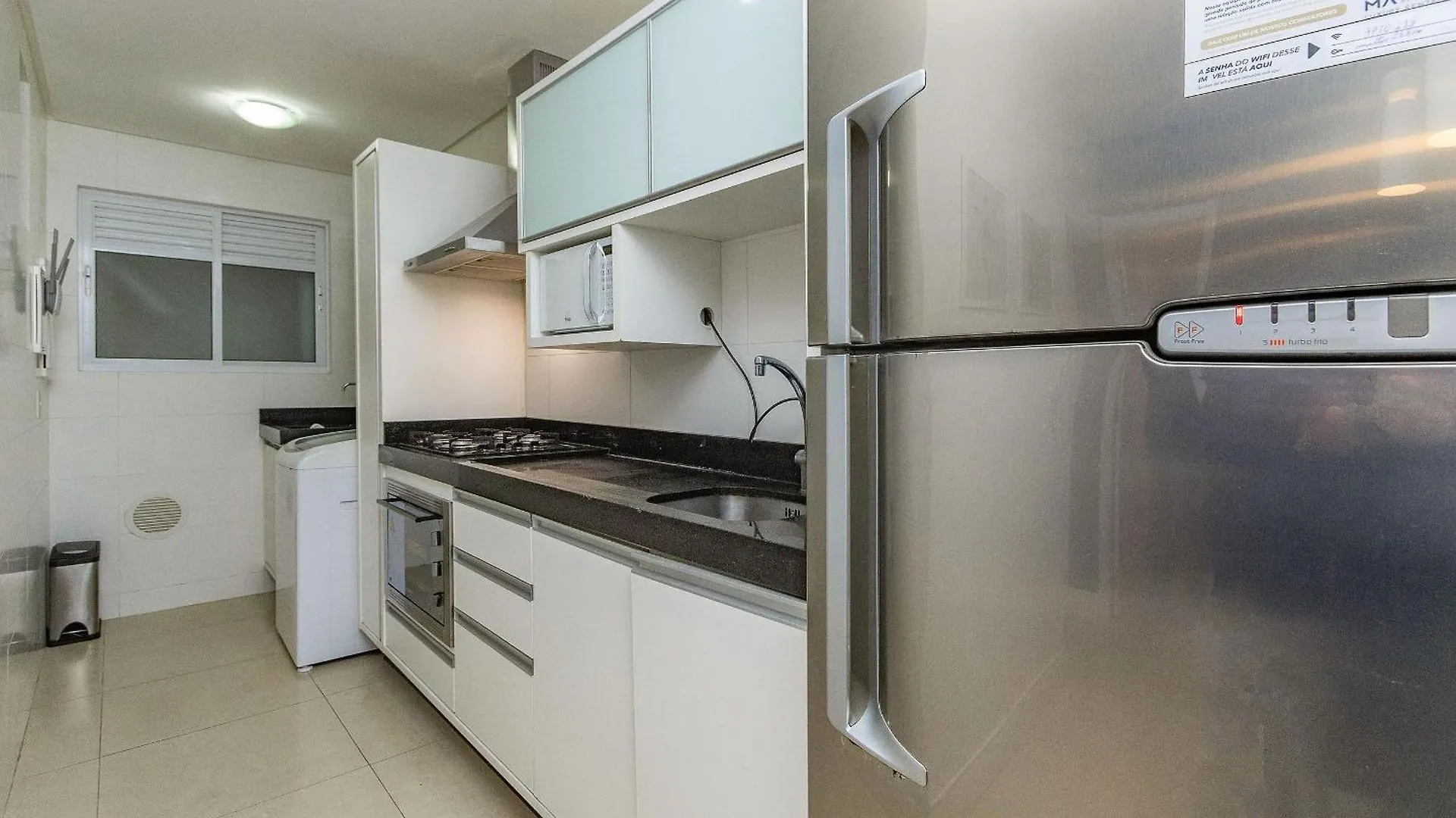 Boulevard Bombinhas: Beachfront Luxury with Pool, Jacuzzi & 24/7 Security Apartment