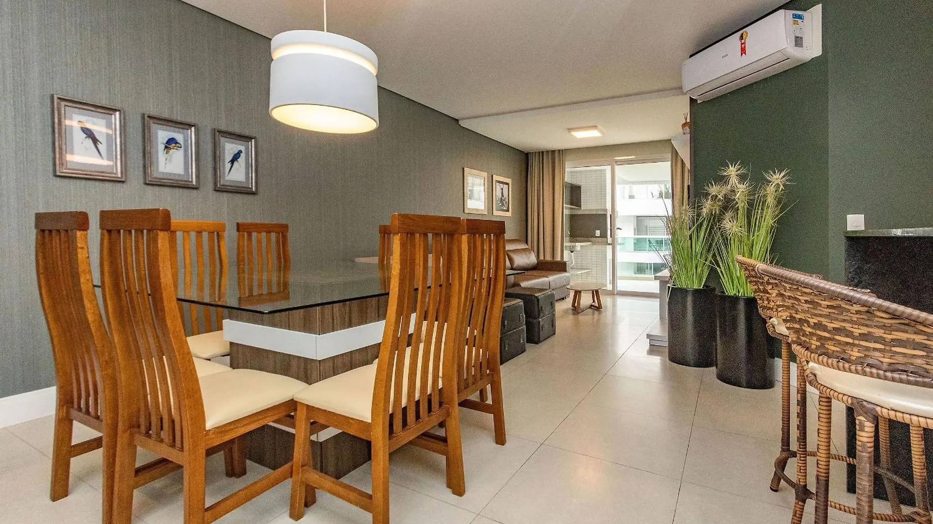 Boulevard Bombinhas: Beachfront Luxury with Pool, Jacuzzi & 24/7 Security Brazil