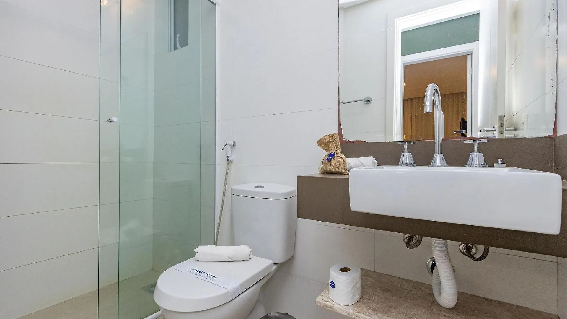 Apartment Boulevard Bombinhas: Beachfront Luxury with Pool, Jacuzzi & 24/7 Security