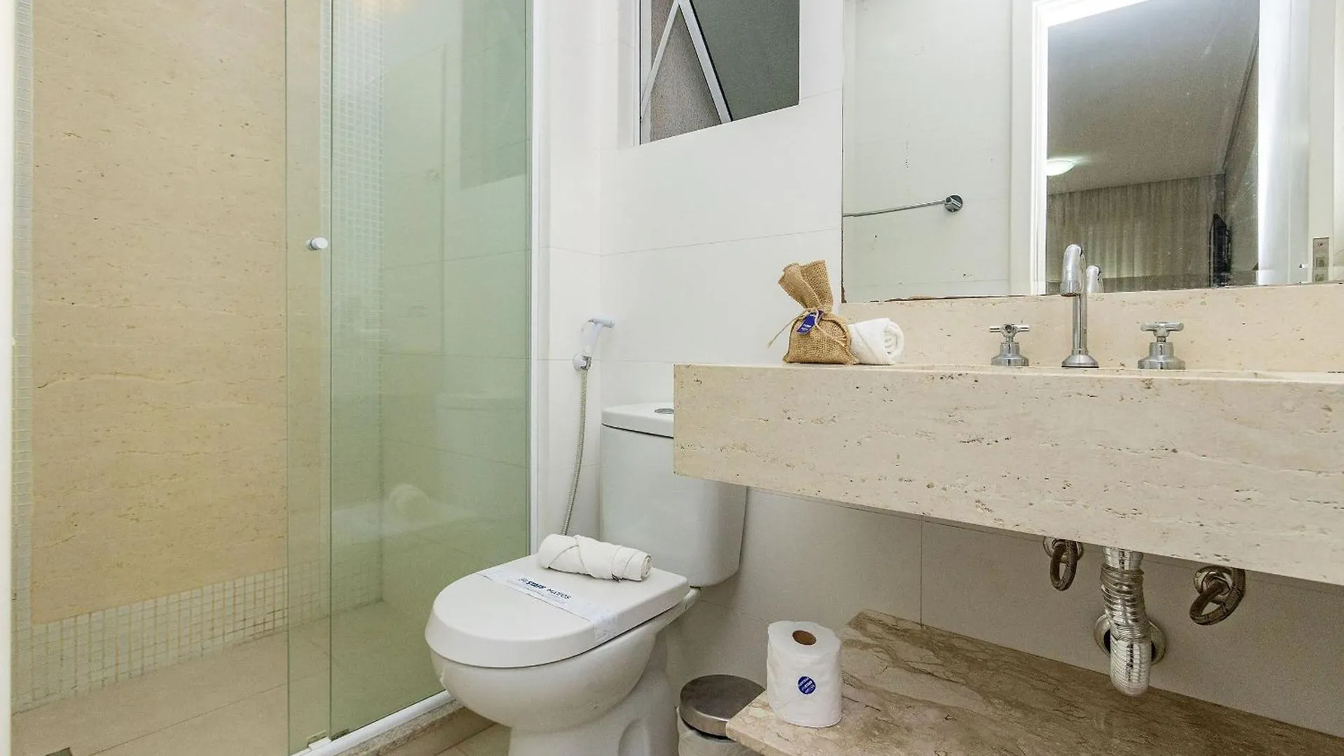Apartment Boulevard Bombinhas: Beachfront Luxury with Pool, Jacuzzi & 24/7 Security