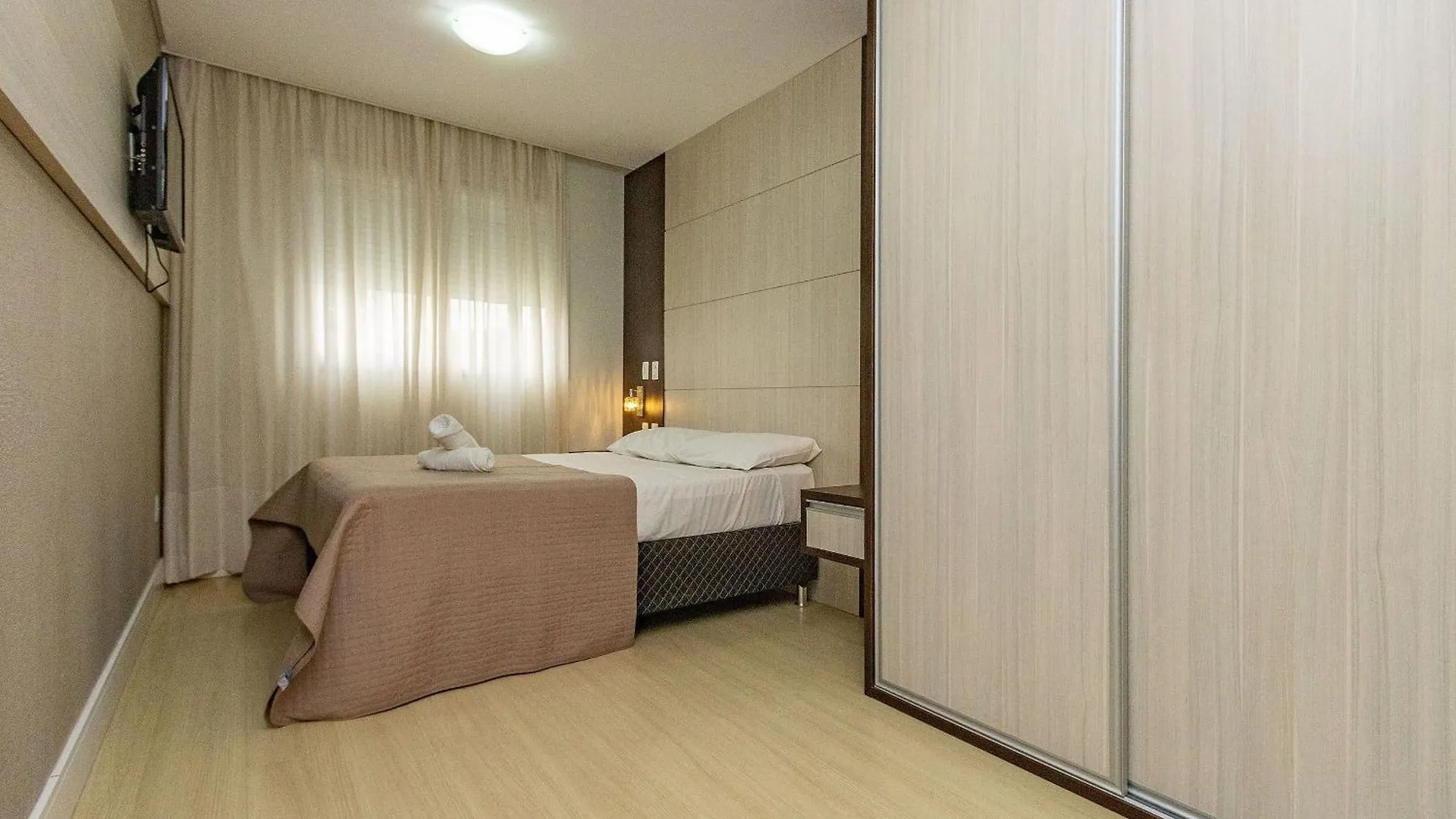 Apartment Boulevard Bombinhas: Beachfront Luxury with Pool, Jacuzzi & 24/7 Security
